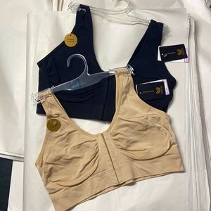 NWT Wacoal sports style bra with front hooks